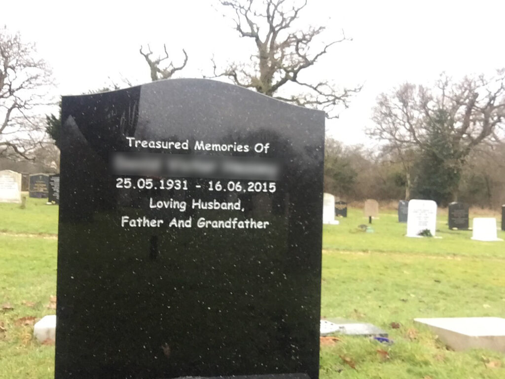 pierre tombale en Comic Sans MS